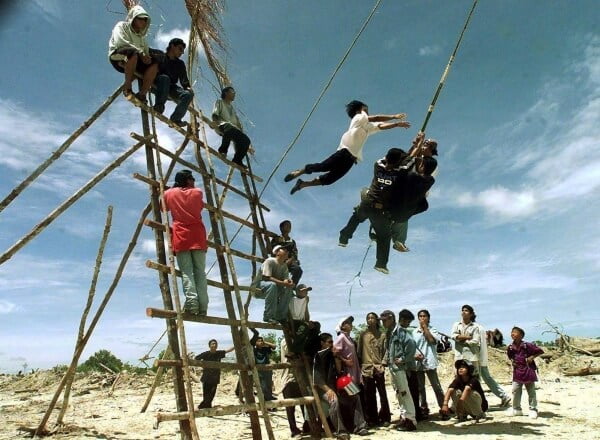 PISA’ TIBOW Permainan Masyarakat Melanau PISA’ TIBOW Permainan Masyarakat Melanau
