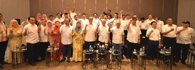 14 Wakil Rakyat Sabah Keluar Daripada Parti UMNO