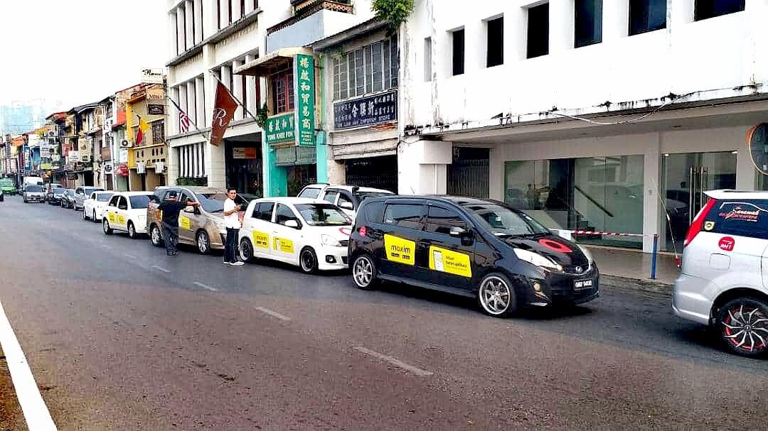 Di sisi positif, pelanggan terutamanya para pelancong mempunyai pilihan pengangkutan yang lebih banyak mengikut kepuasan masing-masing