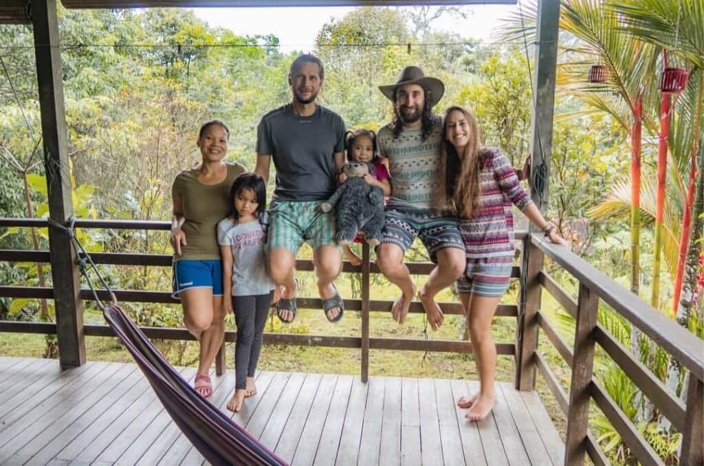 Pasangan Backpackers Eropah Ini Temui Homestay Rare di Hutan Padawan