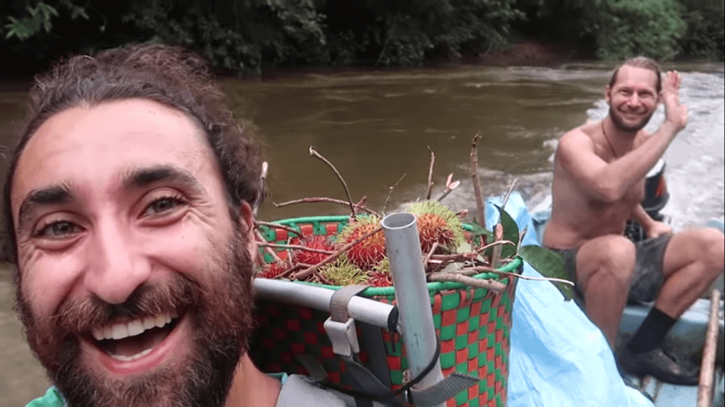 Pasangan Backpackers Eropah Ini Temui Homestay Rare di Hutan Padawan