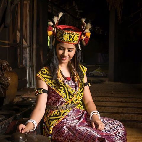 Sarawak baju tradisional KAUM SARAWAK
