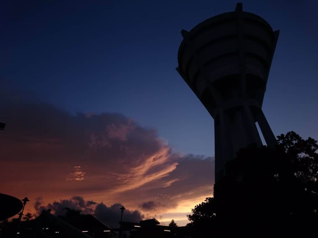 Gambar Sunset di IPTA Sarawak Ini Tular, Memang AMAZING!