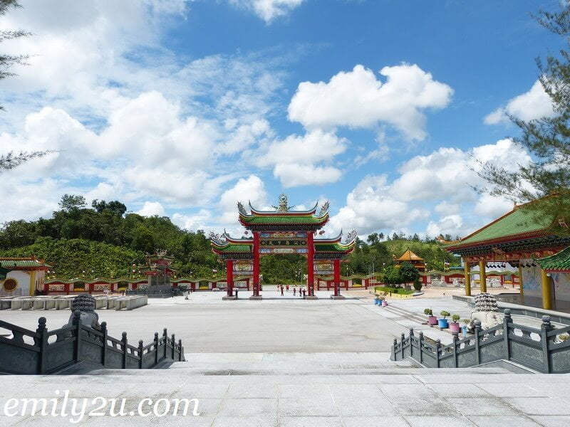 14 Yu Long Shang Tian En Shi Sibu temple Tokong Cina Landmark Keramat Sibu, Salah Satunya Yang Terbesar di Asia Tenggara