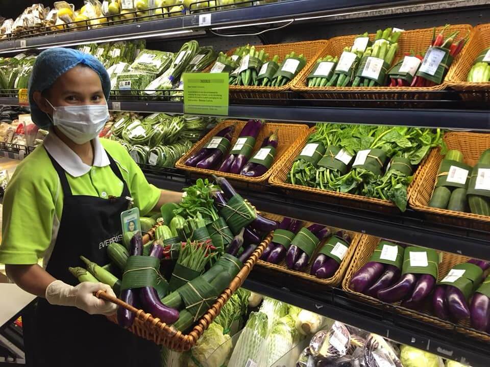 Pasaraya Terkemuka Sarawak Perkenal Bungkusan Daun Pisang untuk Barangan Segar