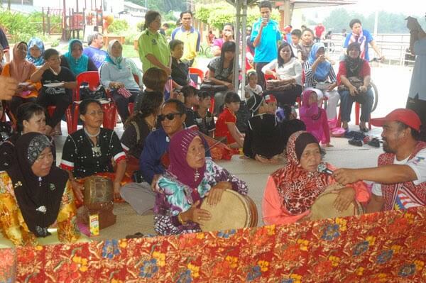 Berlanang - Tradisi Berbalas Pantun Sambil Mendayung Melayu Sarawak