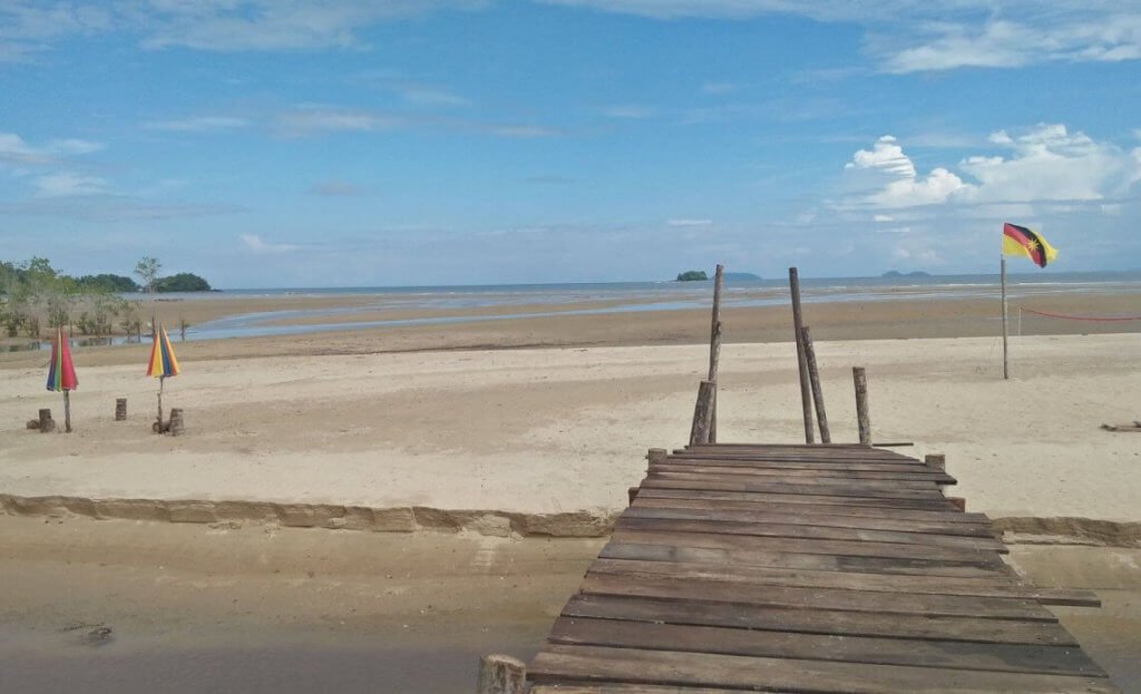Tak Perlu Pergi Jauh, Ini 5 Pantai Menarik Di Sekitar Lundu Dan Sematan