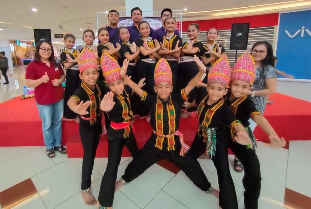 Anak Petani Dari Tambunan Sabah Catat Sejarah Muncul Juara Pertandingan Tarian di Turki