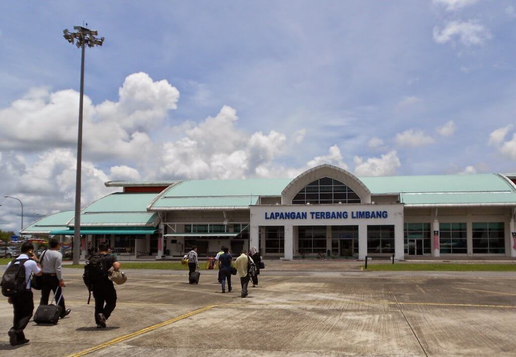Tahukah Anda Bahawa Sarawak Mempunyai 18 Buah Lapangan Terbang?