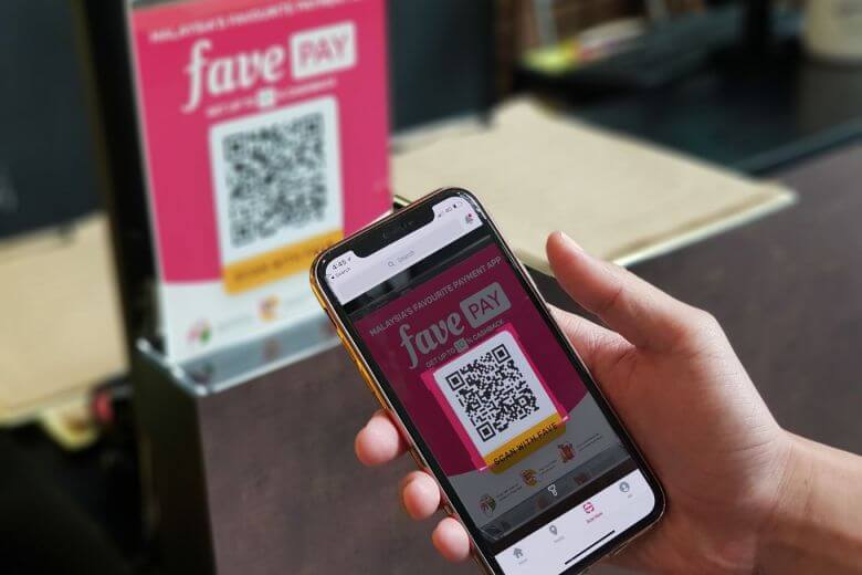 favepaymy lifestyleshot 5 Aplikasi E-Wallet Yang Boleh Anda Gunakan Di Sarawak