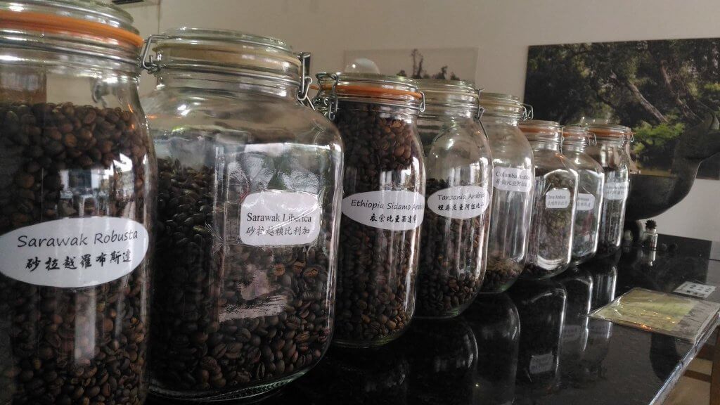 Kenali Black Bean Coffee, 'Starbucks' Tempatan Kuching Yang Original