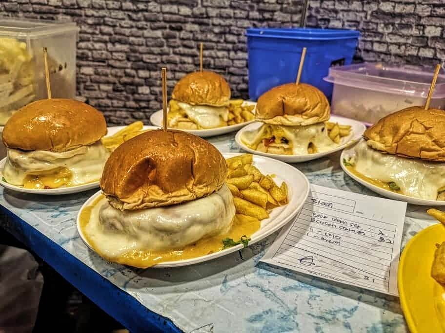 4 Lokasi Burger Homemade di Miri Yang Pasti Buatkan Anda Terliur