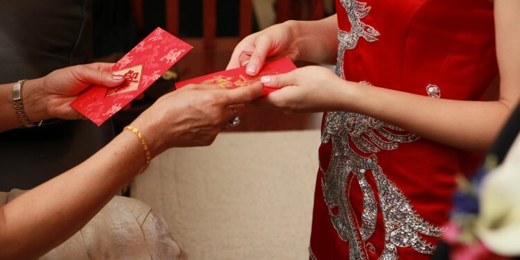 chinese wedding gifts 750x375 1 Ketahui Sejarah Ringkas Disebalik Pemberian Ang Pow Semasa Tahun Baru Cina