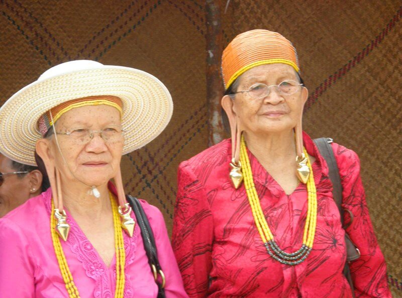 Kenali Tradisi Istimewa Telinga Panjang Orang Ulu