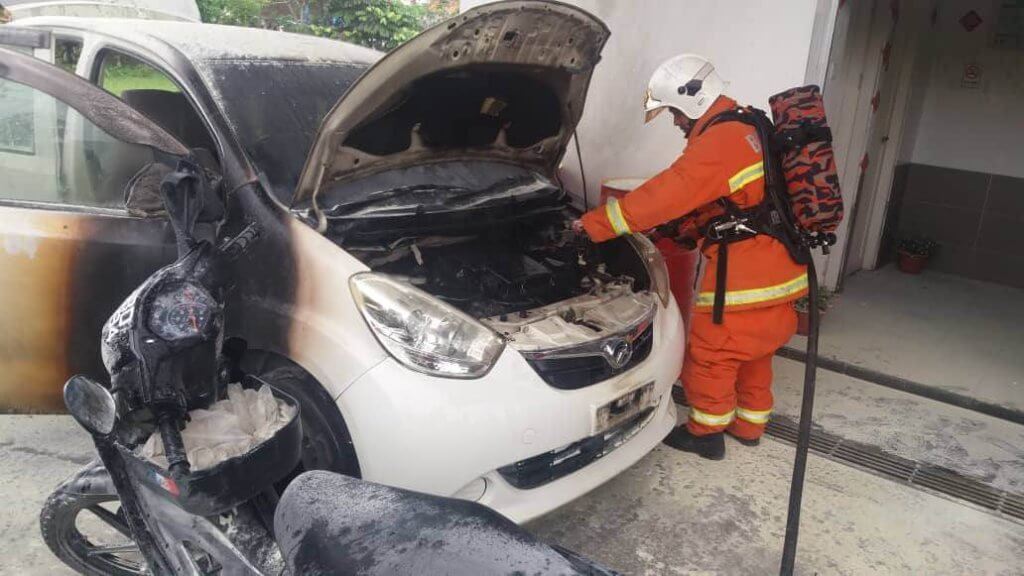 Lelaki Di Betong Bakar Kereta Dan 2 Buah Motosikal Selepas Dituduh Tidak Membayar Minyak