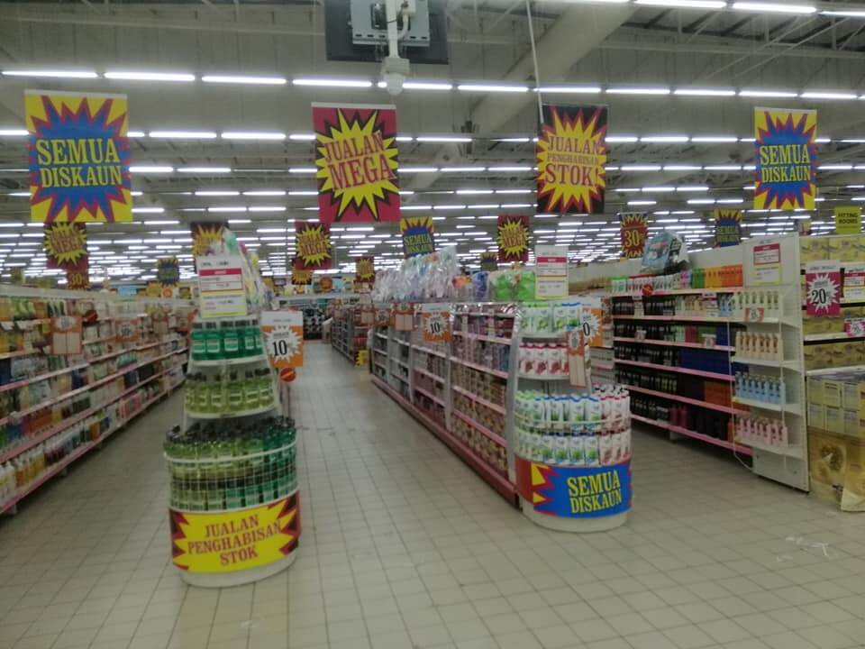 Giant Tabuan Diserbu Pelanggan Sempena Jualan Penutupan