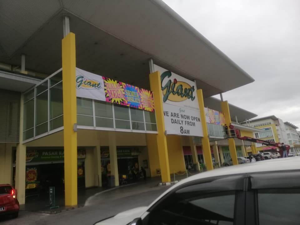 Giant Tabuan Diserbu Pelanggan Sempena Jualan Penutupan