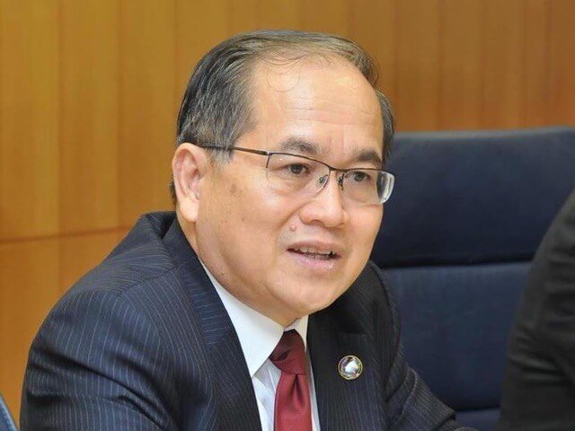 DCM Datuk Amar Douglas Uggah Embas 002 Rakyat Sarawak Wajib Kuarantin Diri Selepas Balik Daripada Singapura