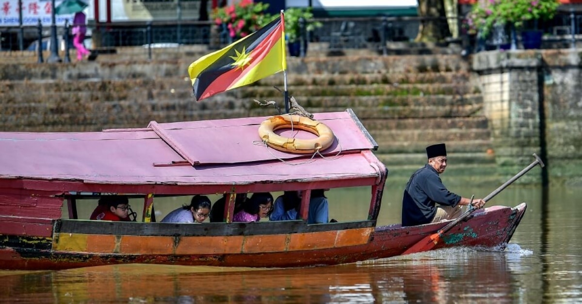 Kisah Bot Penambang Kuching Yang Teguh Berkhidmat Hingga Ke Hari Ini