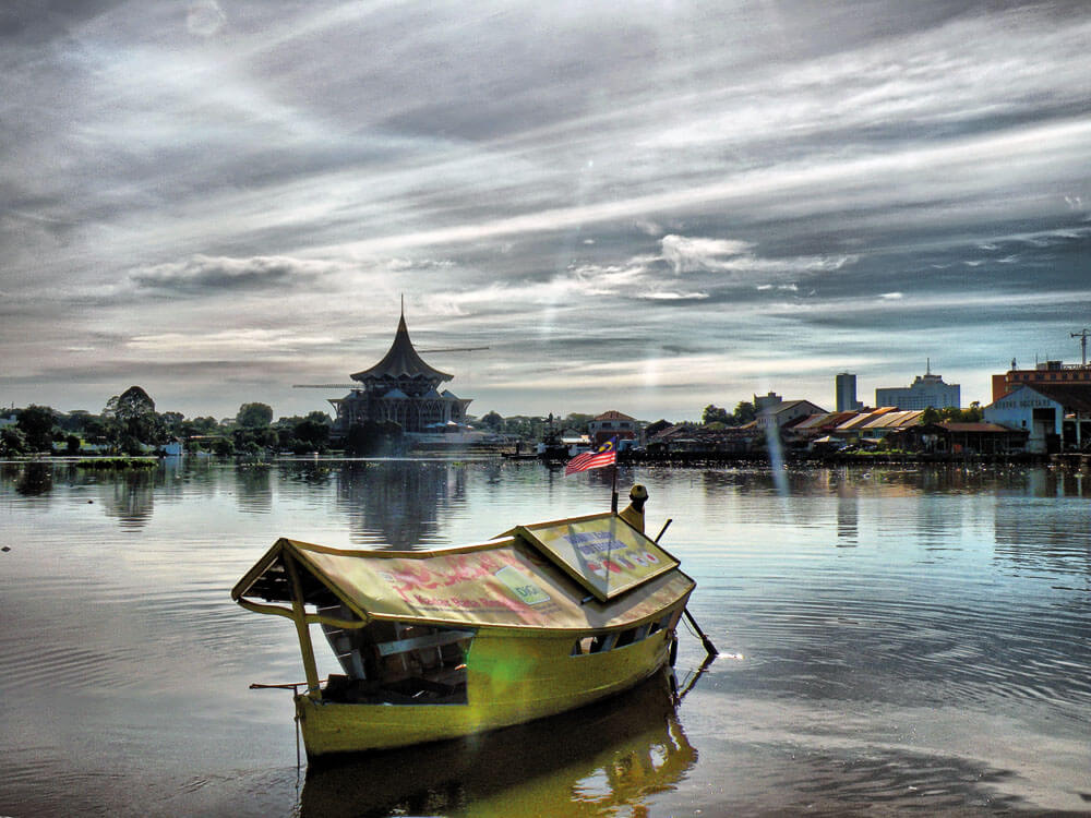 Kisah Bot Penambang Kuching Yang Teguh Berkhidmat Hingga Ke Hari Ini