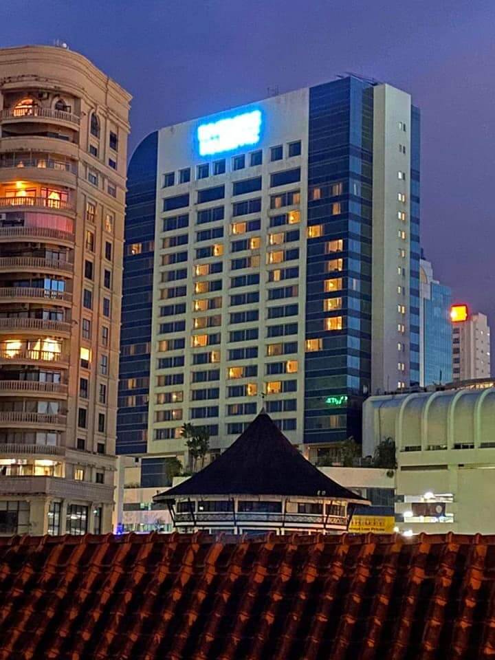 Papar Bentuk Hati Guna Lampu Bilik, Ini Kompilasi Pemandangan Hotel Yang Kreatif Di Kuching