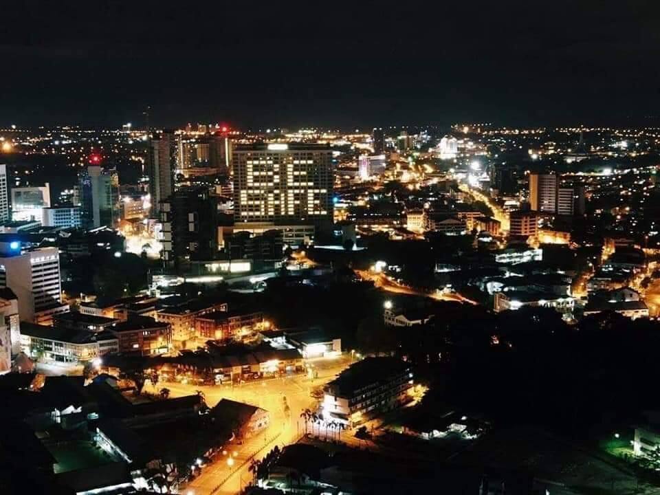 Papar Bentuk Hati Guna Lampu Bilik, Ini Kompilasi Pemandangan Hotel Yang Kreatif Di Kuching