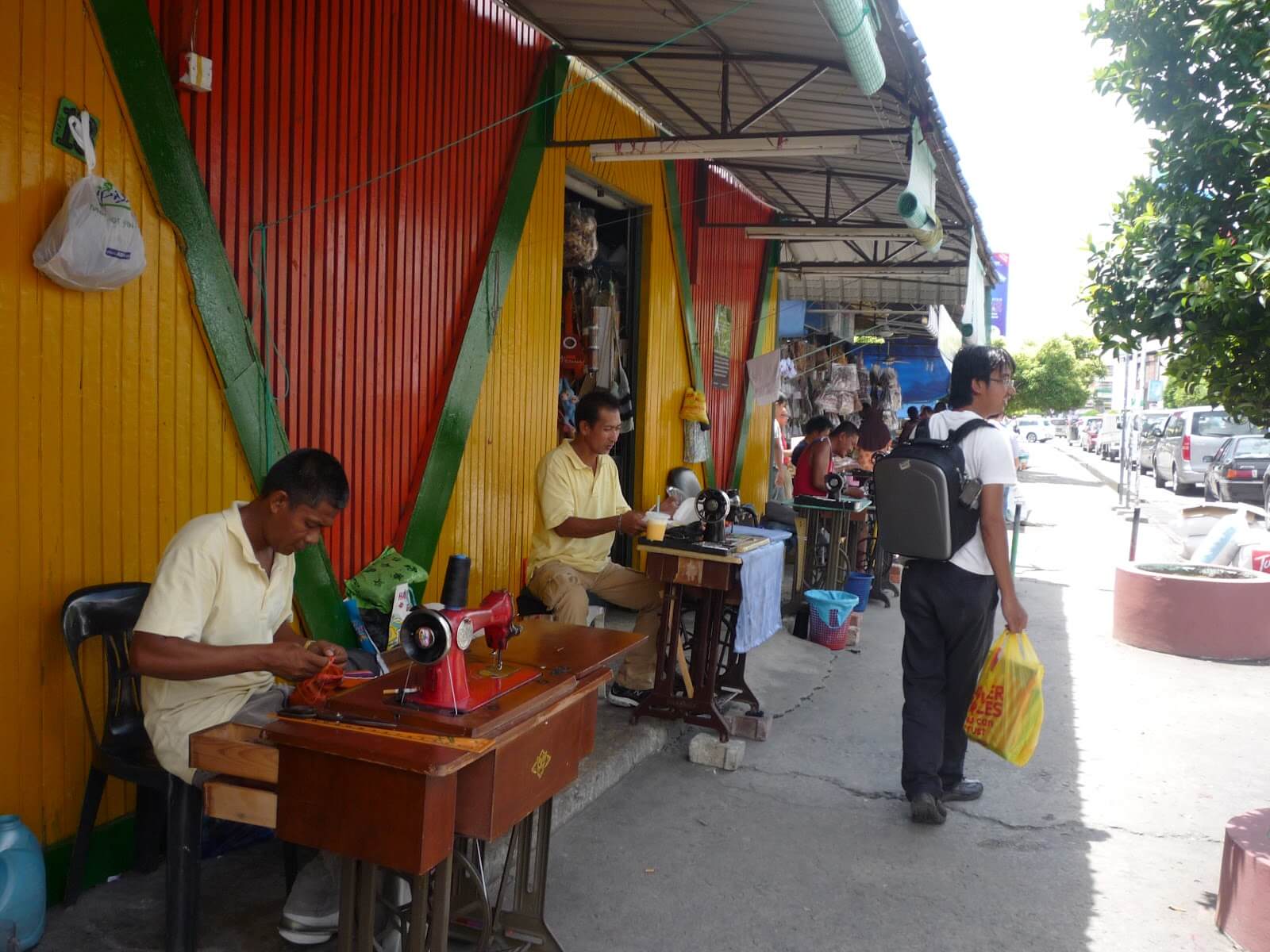 Guna Mesin Jahit 'Butterfly' Saja, Kenali Tukang Jahit