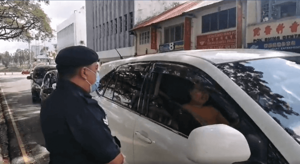 Polis Mula Laksana Sekatan Jalan Raya Di Sekitar Kuching 7 image 39 Polis Mula Laksana Sekatan Jalan Raya Di Sekitar Kuching
