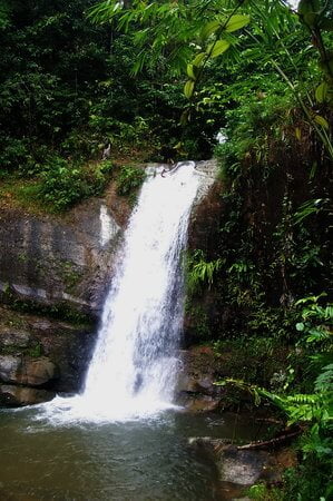 Menjelajah Air Terjun Menarik Di Sekitar Kuching