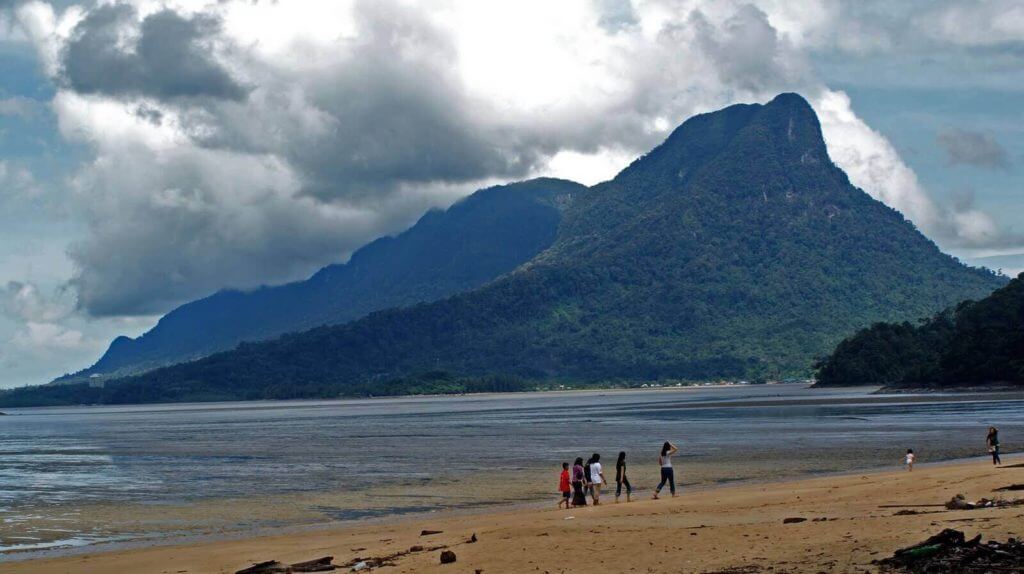 gunung santubong Sejarah Menarik Lagenda Puteri Santubong Dan Puteri Sejinjang Yang Terkenal Di Sarawak