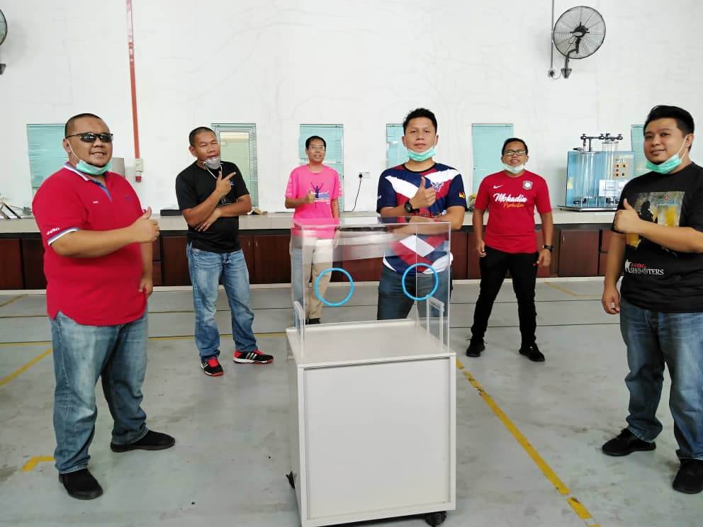 Universiti Malaysia Sarawak Cipta Kotak Intubasi Bantu Barisan Hadapan Berdepan COVID19