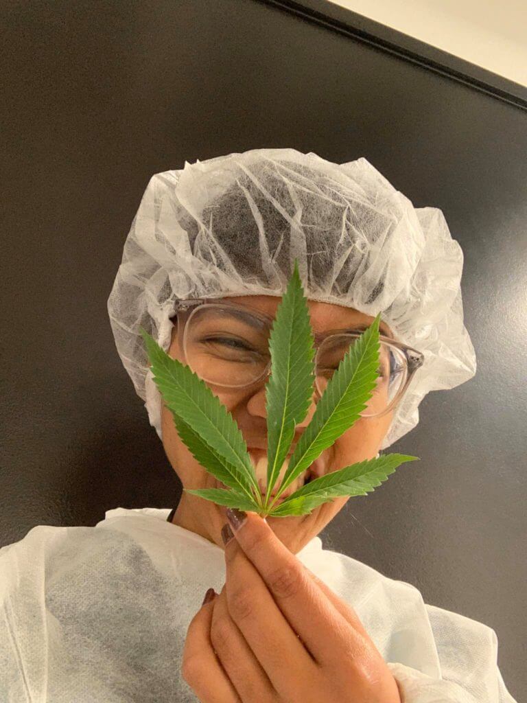Gadis Sabah Ini Kongsi Pengalaman Jadi 'Quality Control' Produk Ganja Di Amerika 12 Gadis Sabah Ini Kongsi Pengalaman Jadi 'Quality Control' Produk Ganja Di Amerika