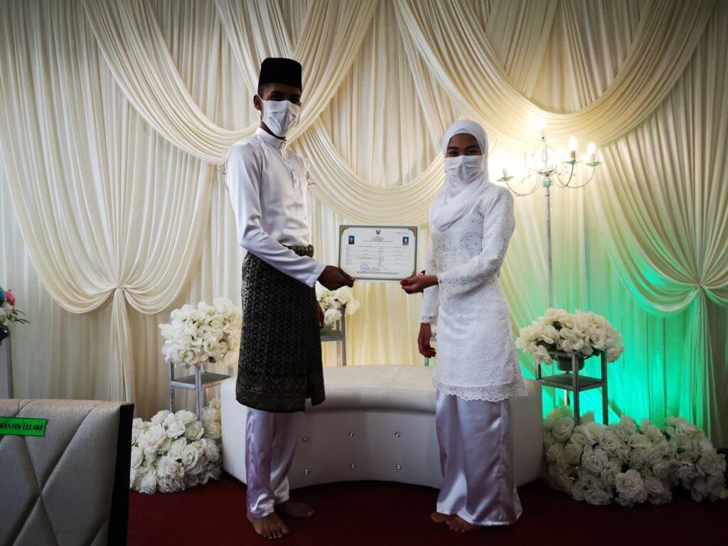 Sijil Nikah Siap Terus, Lihat Bagaimana Pasangan Ini Diijabkabul Semasa PKPB Di Sibu