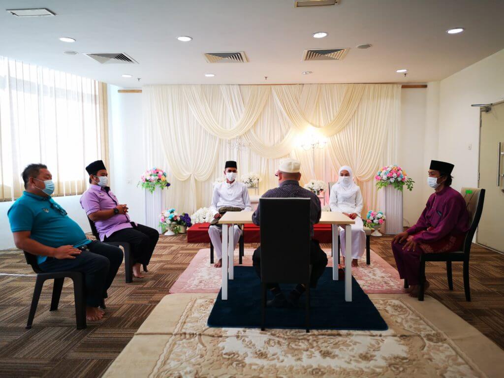 Sijil Nikah Siap Terus, Lihat Bagaimana Pasangan Ini Diijabkabul Semasa PKPB Di Sibu