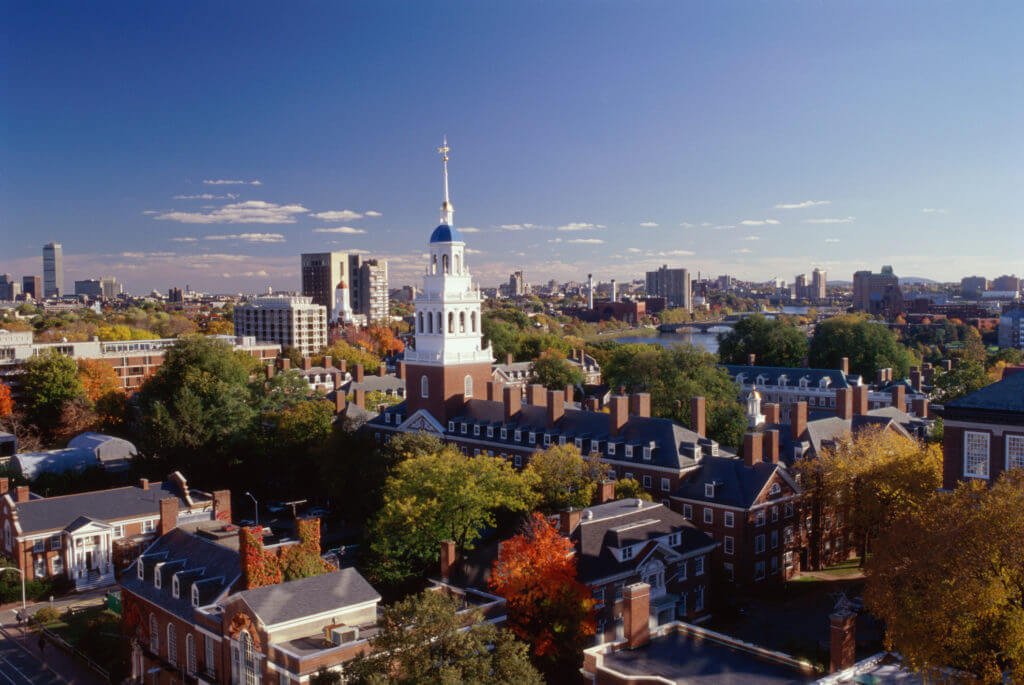 Antara 4% Yang Terpilih Di Dunia, 2 Pelajar Malaysia Ini Berjaya Diterima Ke Harvard