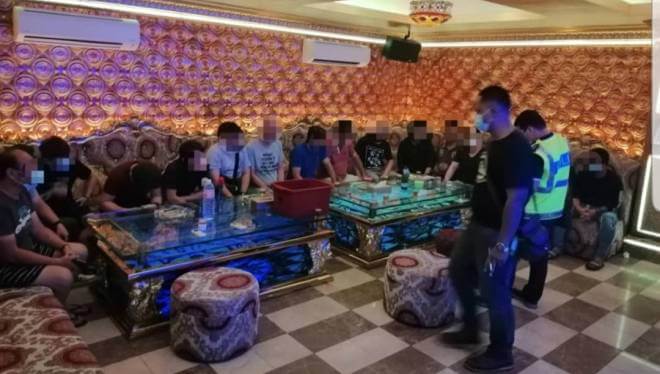 Terlalu Gian Nak Berhibur Masa PKPB, 31 Orang Ditahan Di Pusat Hiburan Di Kuching