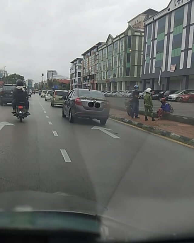 Tak Sampai Sehari, 12 Kemalangan Dilaporkan Di Kuching Akibat Jalan Licin