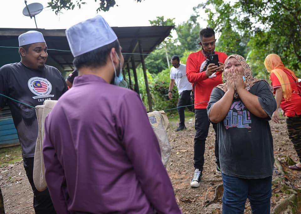 Tinggal Di Pondok Selama 30 Tahun, Ustaz Ebit Lew Bantu Keluarga Susah Di Sabah 11 104168484 3286074084756147 147682140153684037 n Tinggal Di Pondok Selama 30 Tahun, Ustaz Ebit Lew Bantu Keluarga Susah Di Sabah