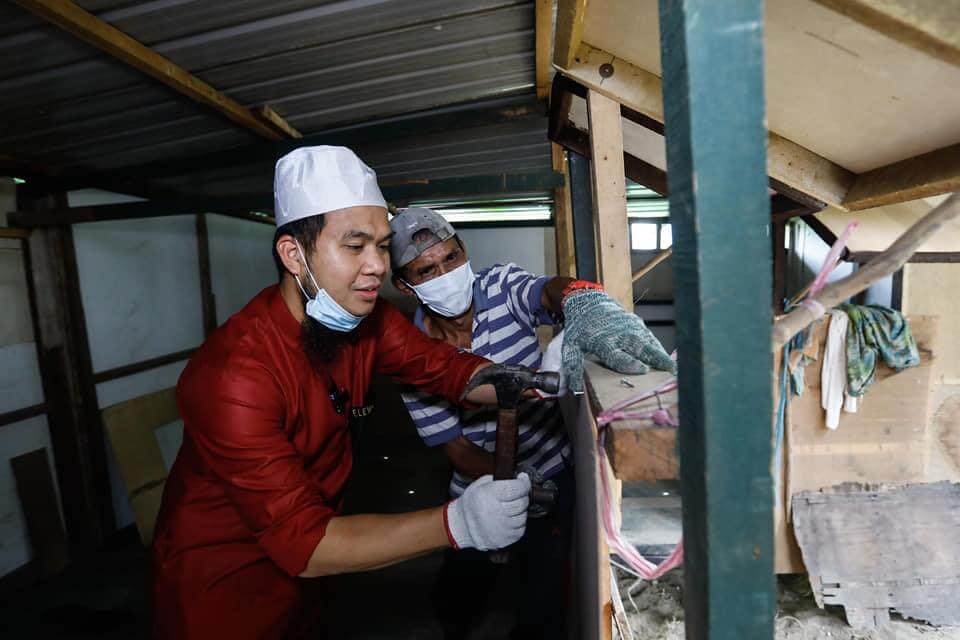 Tinggal Di Pondok Selama 30 Tahun, Ustaz Ebit Lew Bantu Keluarga Susah Di Sabah