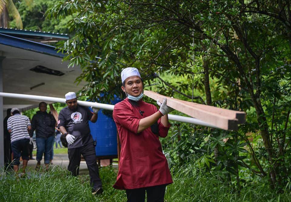 Tinggal Di Pondok Selama 30 Tahun, Ustaz Ebit Lew Bantu Keluarga Susah Di Sabah 8 Tinggal Di Pondok Selama 30 Tahun, Ustaz Ebit Lew Bantu Keluarga Susah Di Sabah