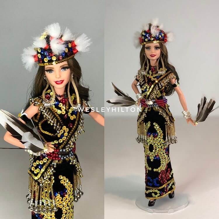 Lelaki Ini Tampil Kreatif Hasilkan Patung Barbie Versi Etnik Borneo