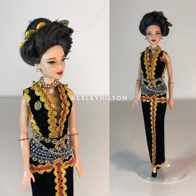 Lelaki Ini Tampil Kreatif Hasilkan Patung Barbie Versi Etnik Borneo