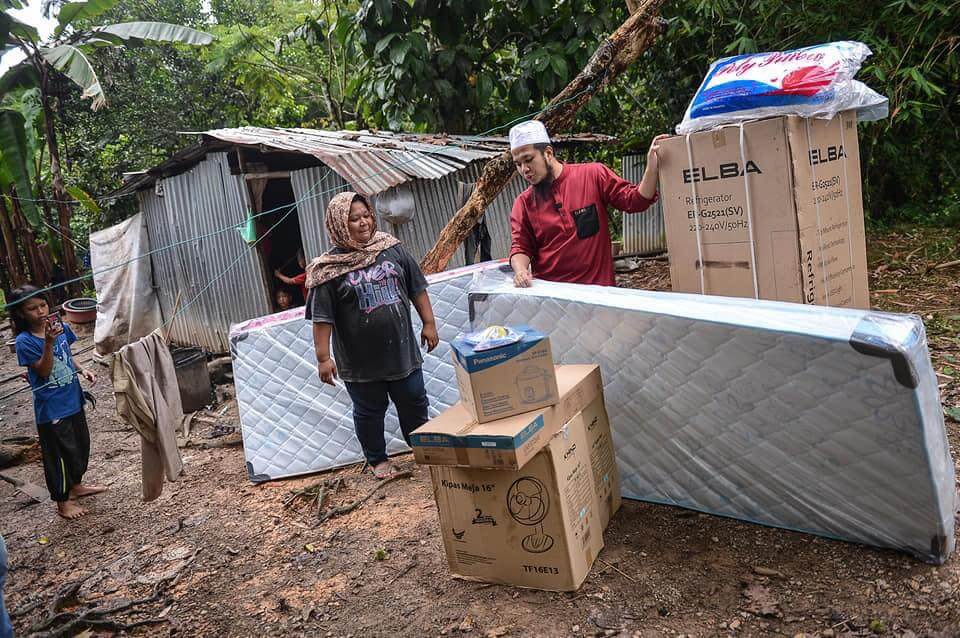 Tinggal Di Pondok Selama 30 Tahun, Ustaz Ebit Lew Bantu Keluarga Susah Di Sabah 12 Tinggal Di Pondok Selama 30 Tahun, Ustaz Ebit Lew Bantu Keluarga Susah Di Sabah