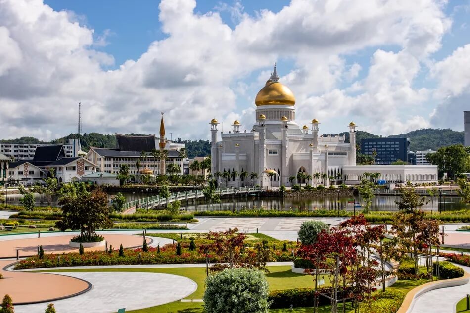 Sultan Tengah Manga, Sultan Pertama dan Terakhir Di Sarawak