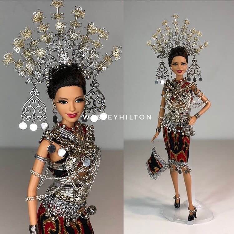 Lelaki Ini Tampil Kreatif Hasilkan Patung Barbie Versi Etnik Borneo