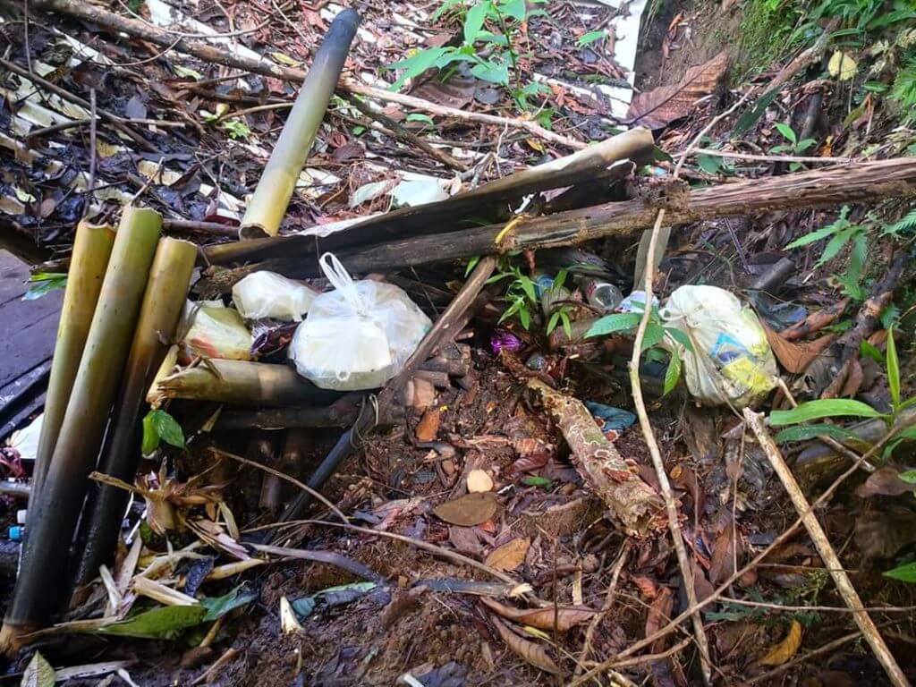 Kecewa Lihat Sampah Dibuang Di Air Terjun Bengoh, Lelaki Ini Sekolahkan Para Pendaki