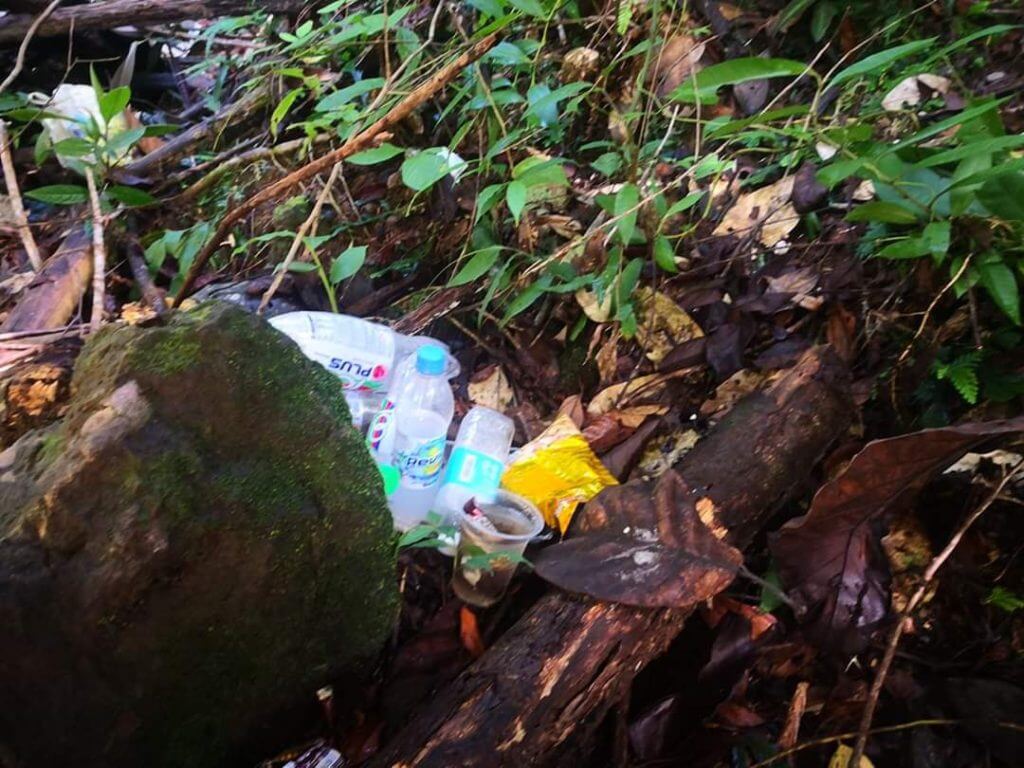 Kecewa Lihat Sampah Dibuang Di Air Terjun Bengoh, Lelaki Ini Sekolahkan Para Pendaki