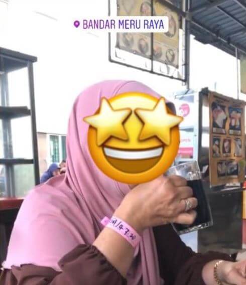 Netizen Kecam Wanita Ini Yang Keluar Makan Guna Gelang Kuarantin