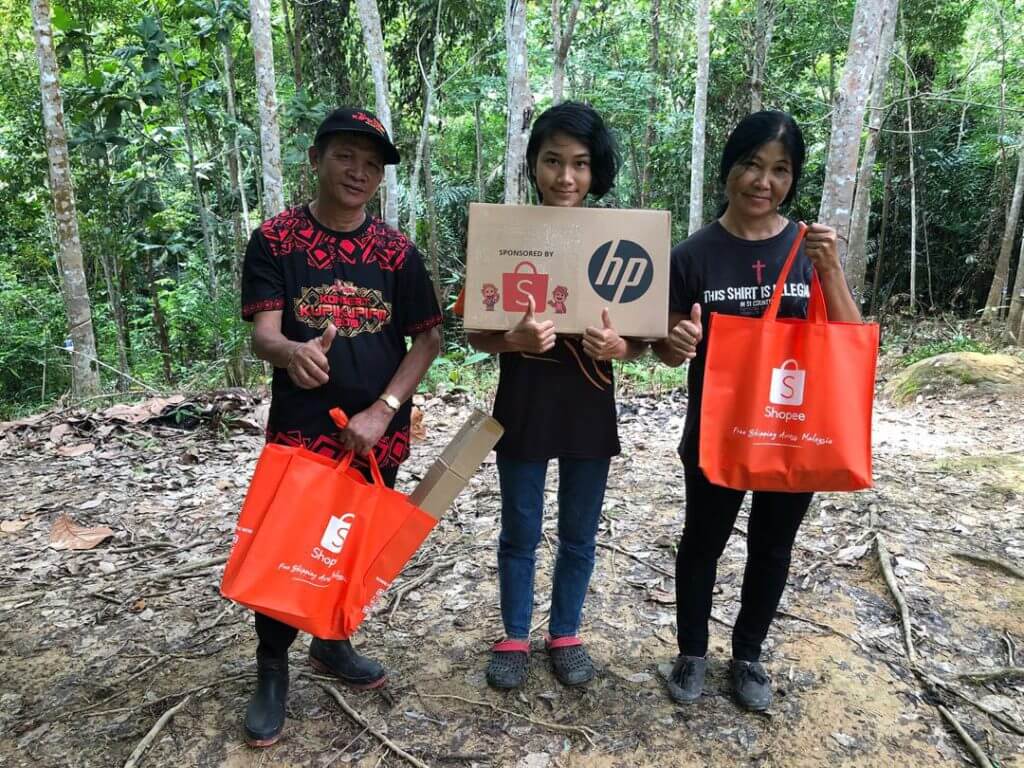 Selepas Dilawat TM, Veveonah Dapat Hadiah Gajet Elektronik Dari Shopee