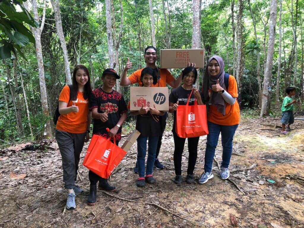 Selepas Dilawat TM, Veveonah Dapat Hadiah Gajet Elektronik Dari Shopee